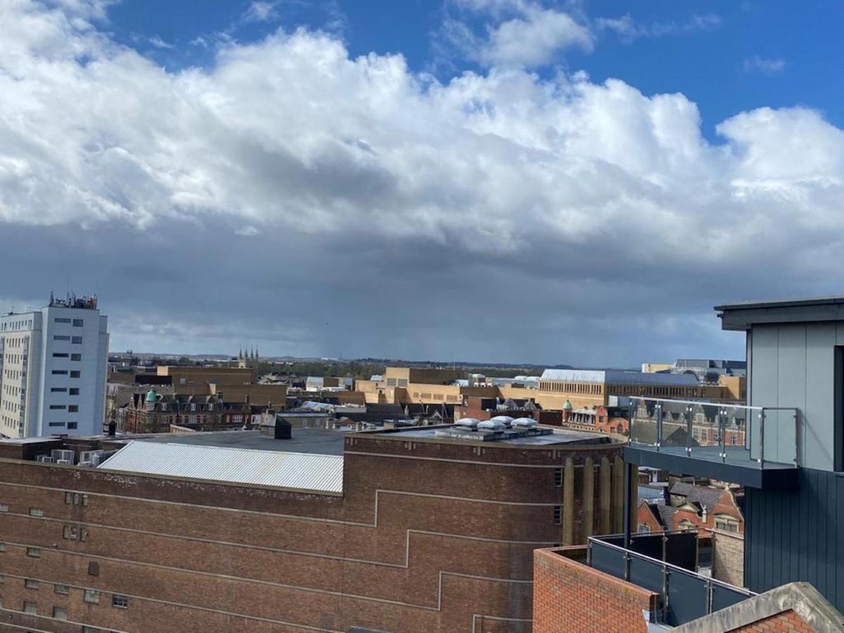 Central Newly Built 2 Bed Duplex Penthouse With Free On-Site Gated Parking, Lift Access, Self Check-In, Super Fast Wifi, Two Cathedral View Terraces & Sleeps 6 Peterborough Extérieur photo
