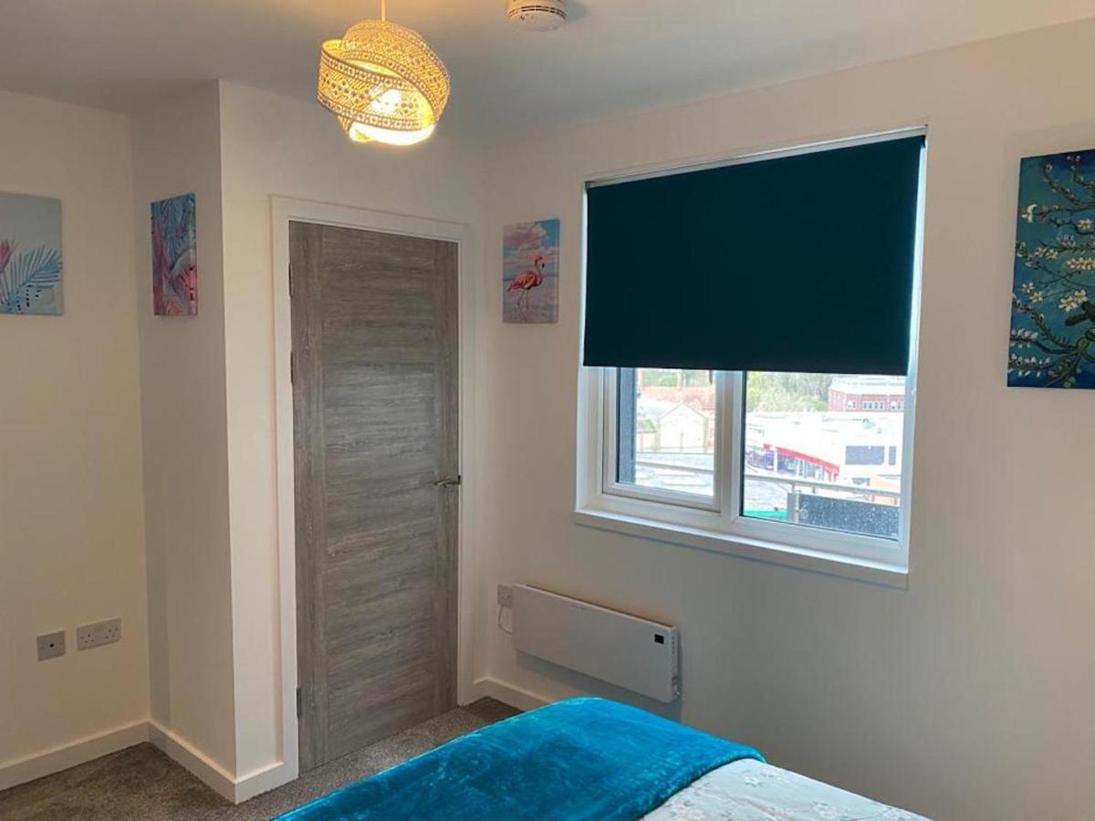 Central Newly Built 2 Bed Duplex Penthouse With Free On-Site Gated Parking, Lift Access, Self Check-In, Super Fast Wifi, Two Cathedral View Terraces & Sleeps 6 Peterborough Extérieur photo